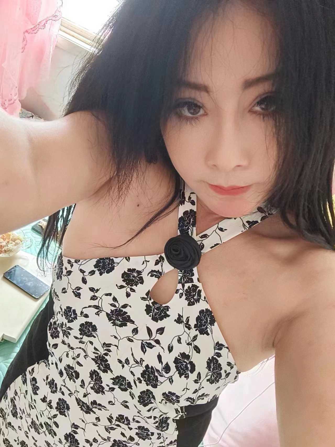 身材不错的小姐姐一位