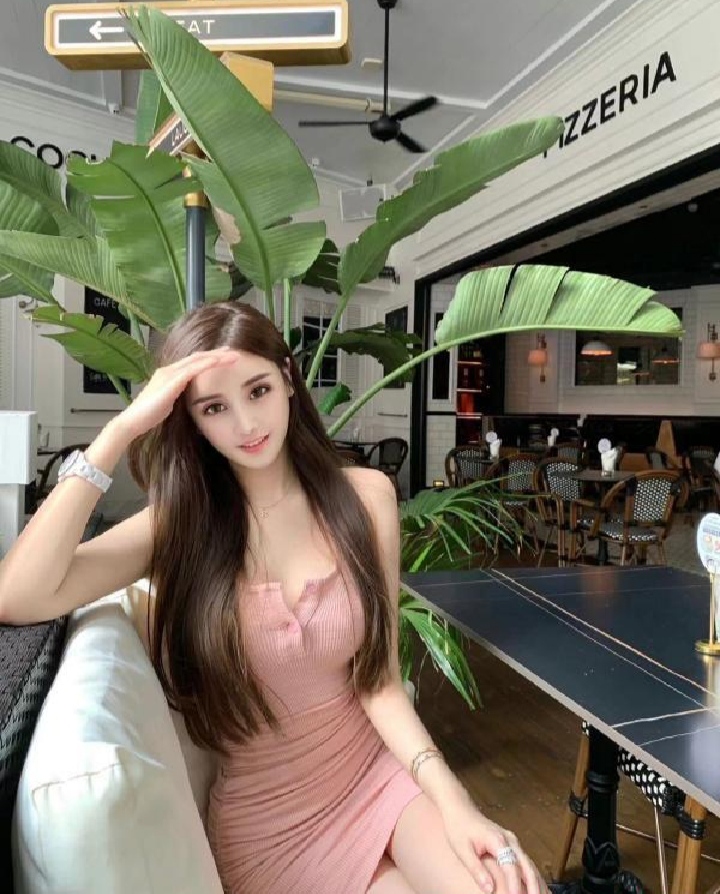 喜年广场爆乳美妞