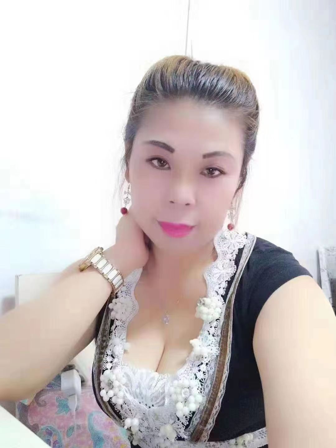 待人亲切会很配合