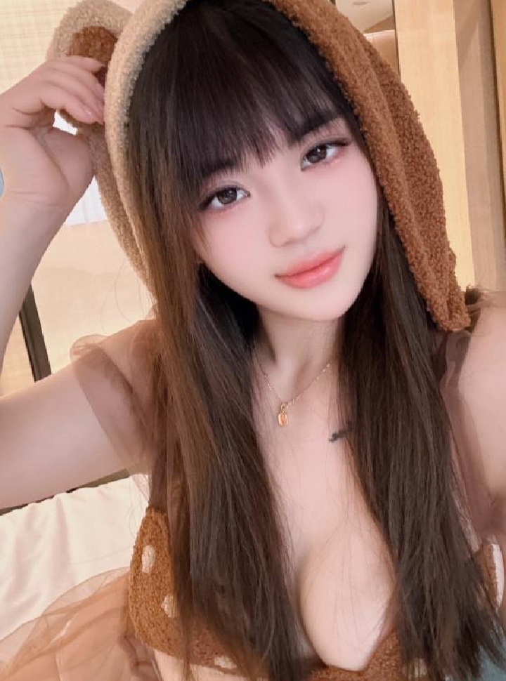 出击丰满大白兔小冉老师