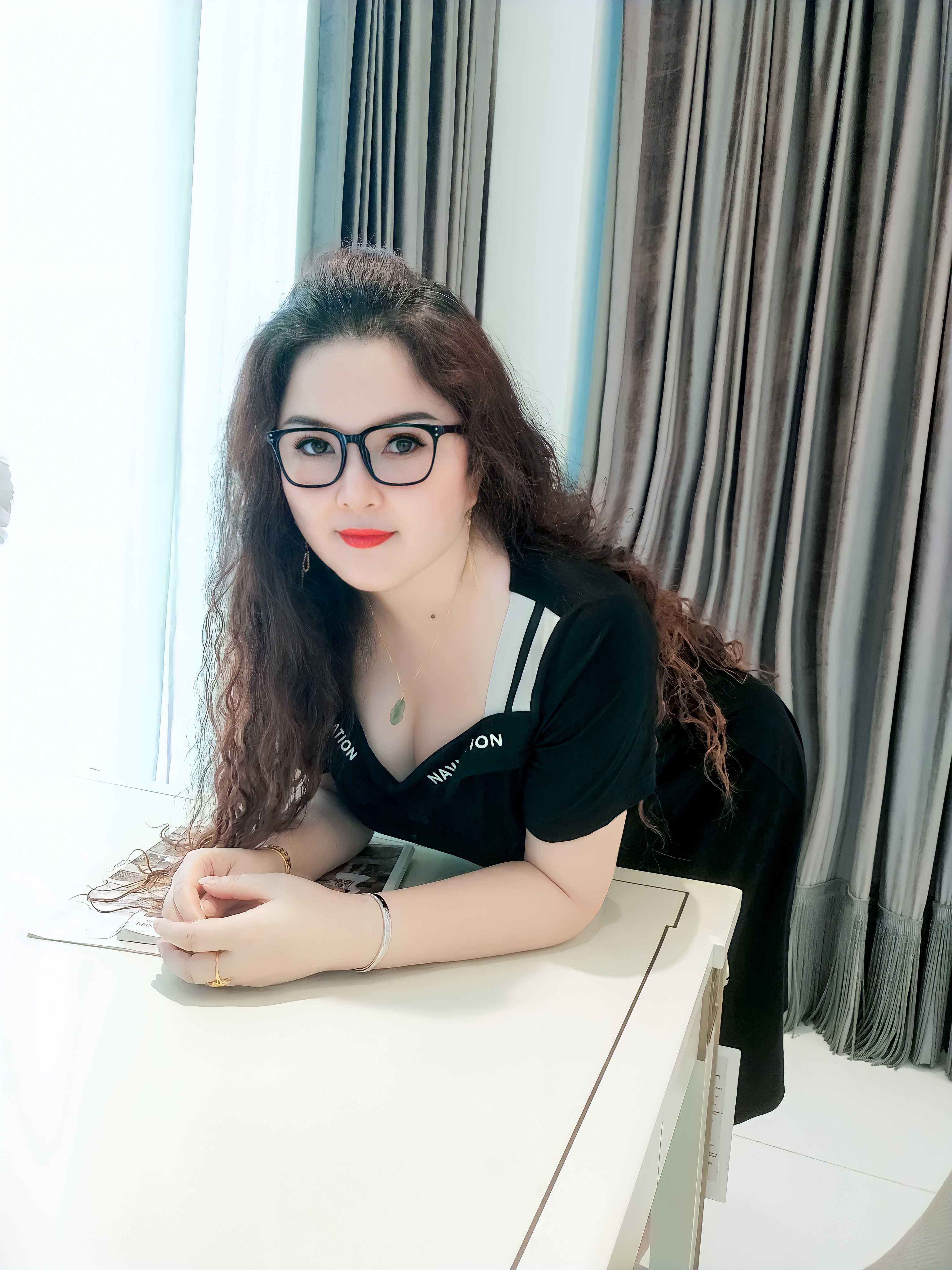 大奶子欲女Sao的很