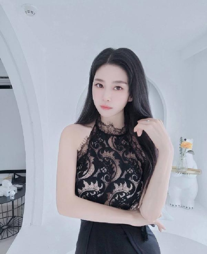 身材火辣气质小姐姐