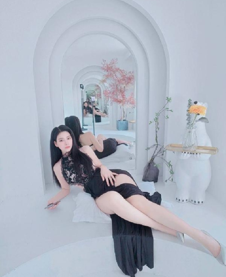 身材火辣气质小姐姐