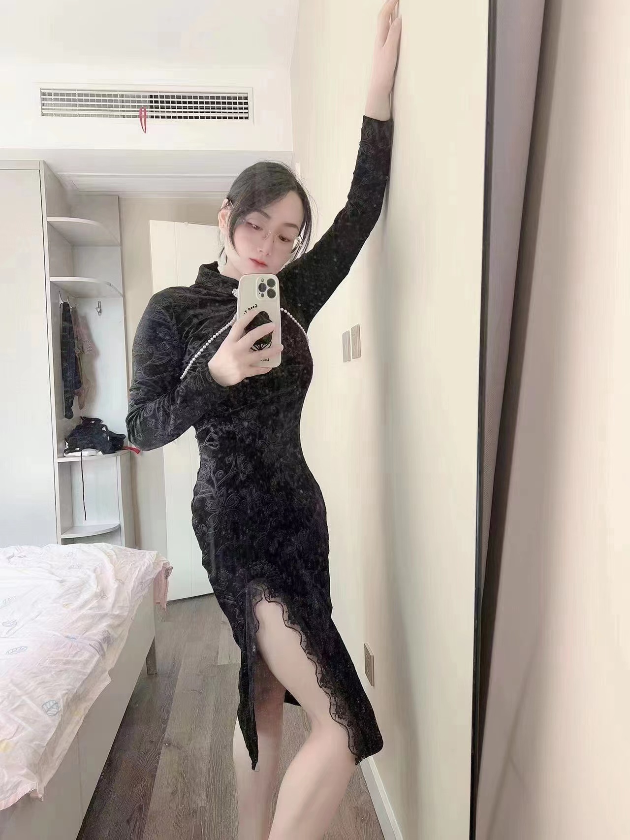 身材匀称皮肤很白