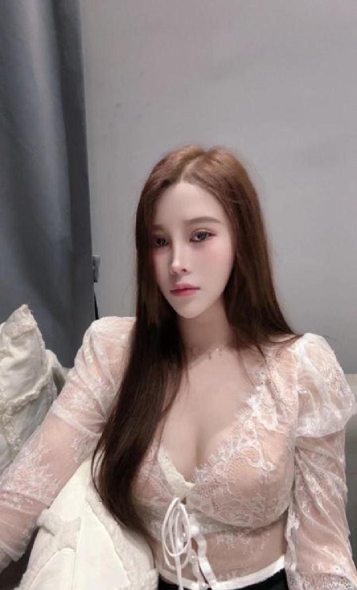 龙华火辣气质小花