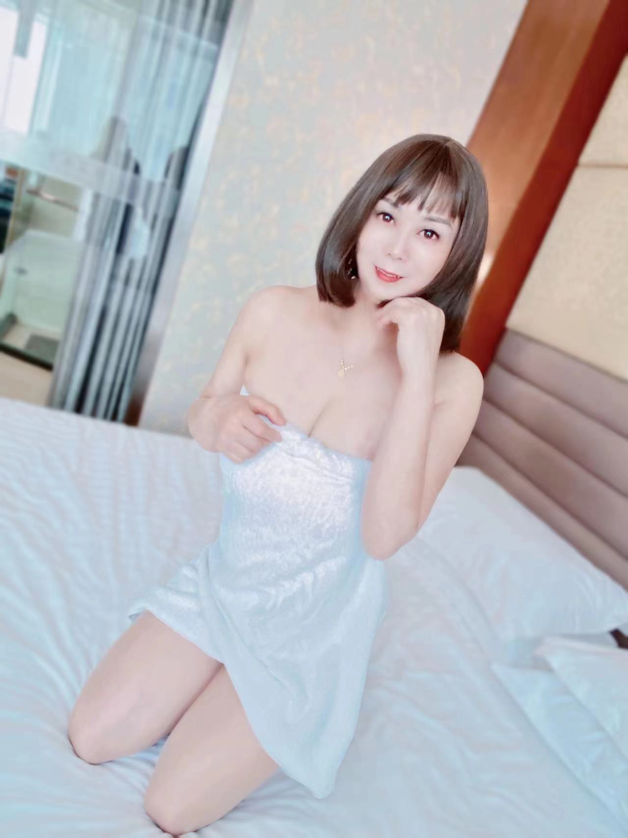 屁股翘起来边拍边打