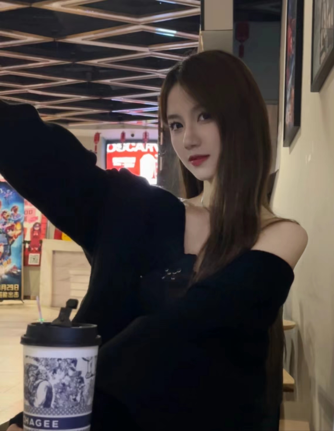 漂亮的姐姐黑丝超诱人