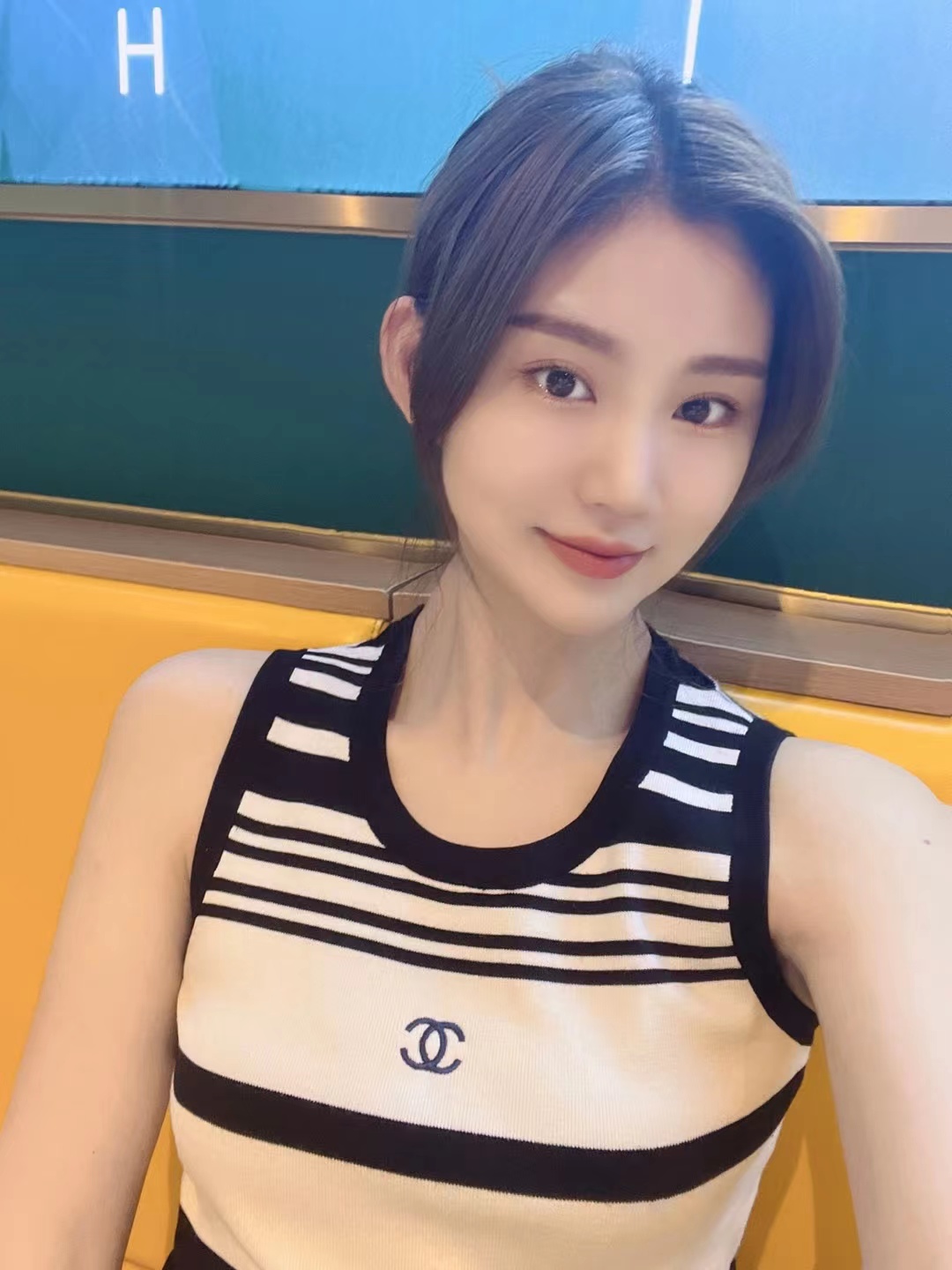 很懂男人的小美女