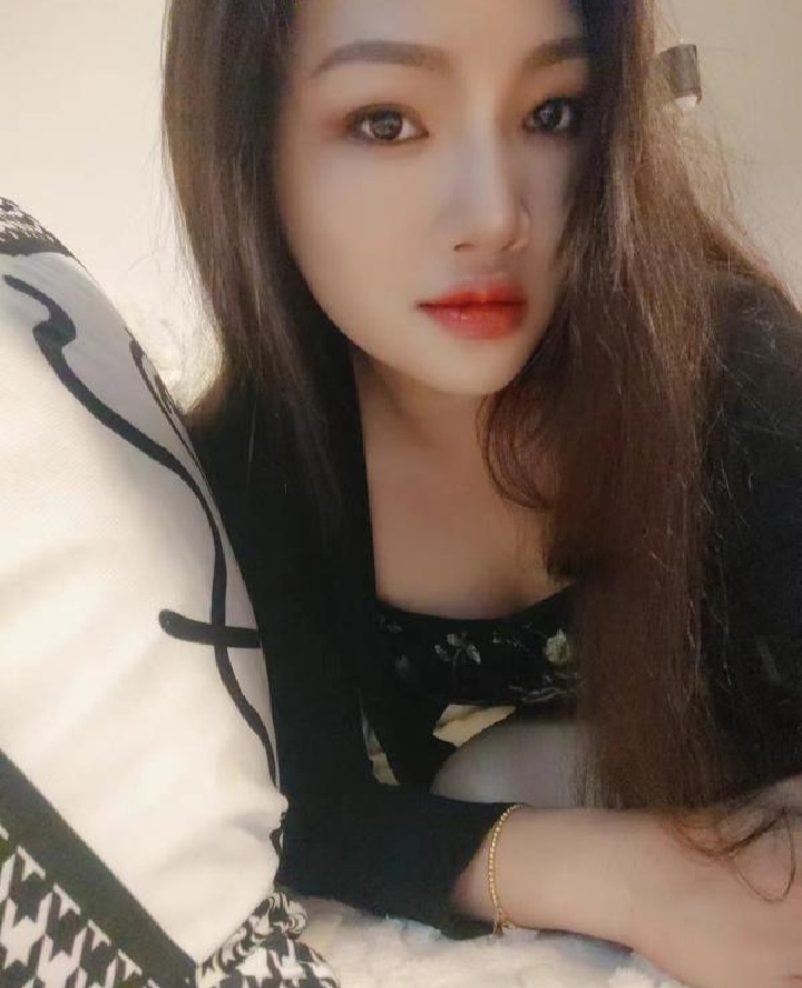 宝安诱人双唇萧后乔夕