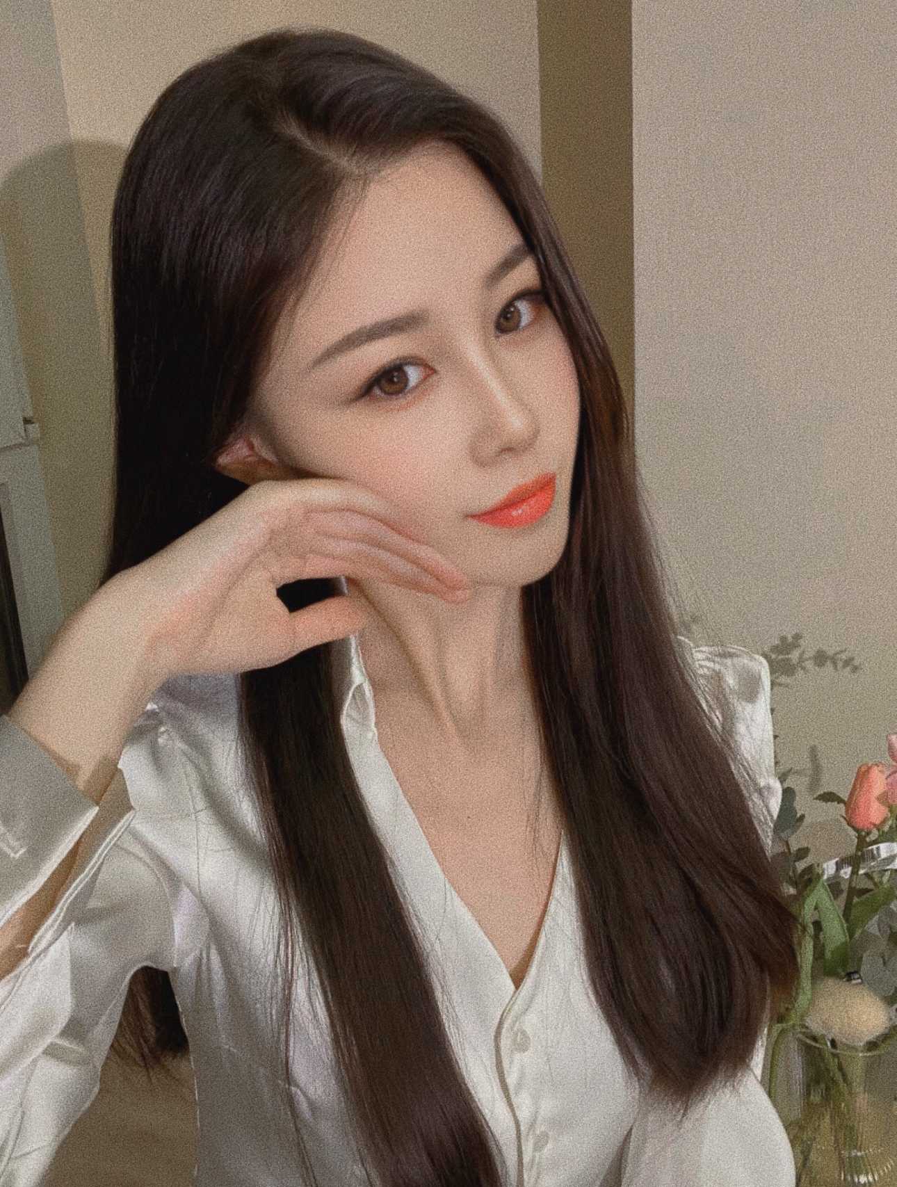 漂亮小巧的妹子