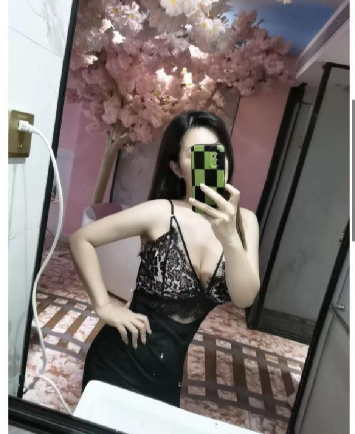 布吉性感大奶依婷