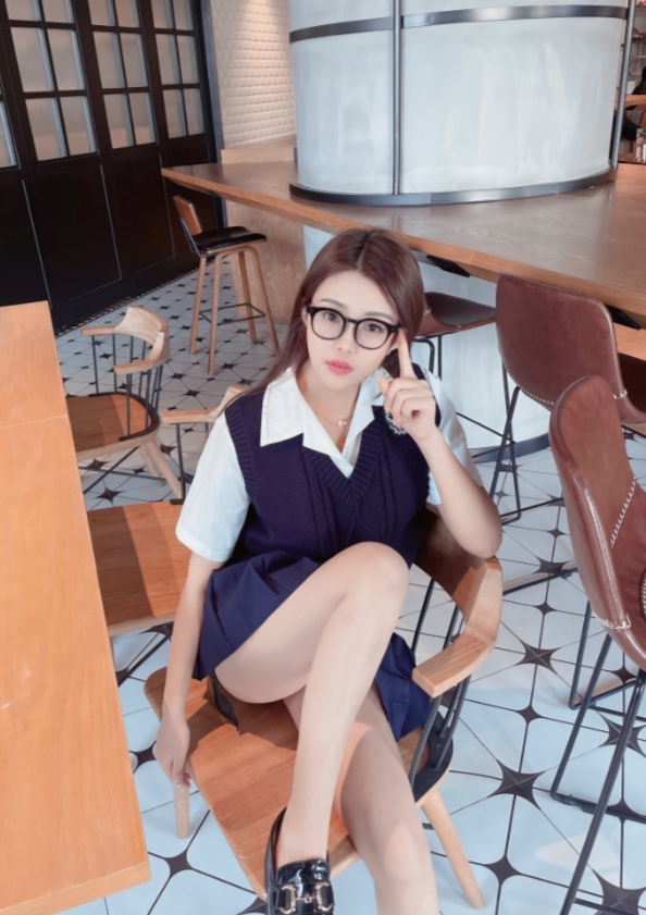 浦东新区诱人眼镜尤物