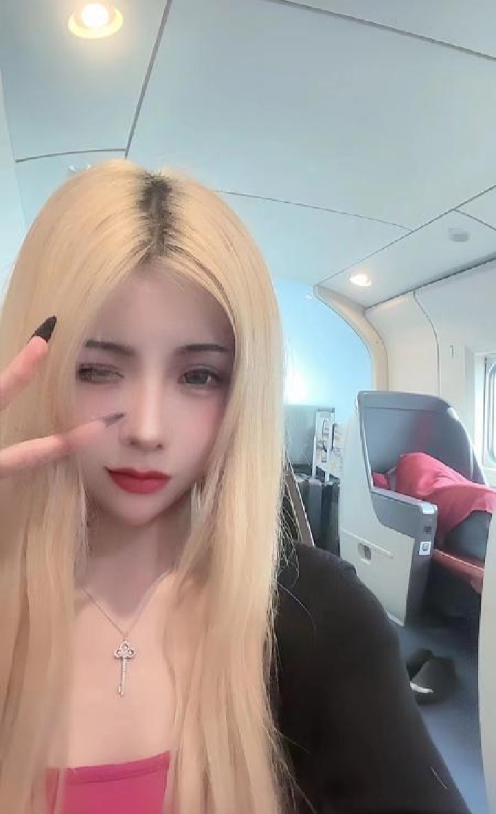 雨花丝袜长腿小嫩妹