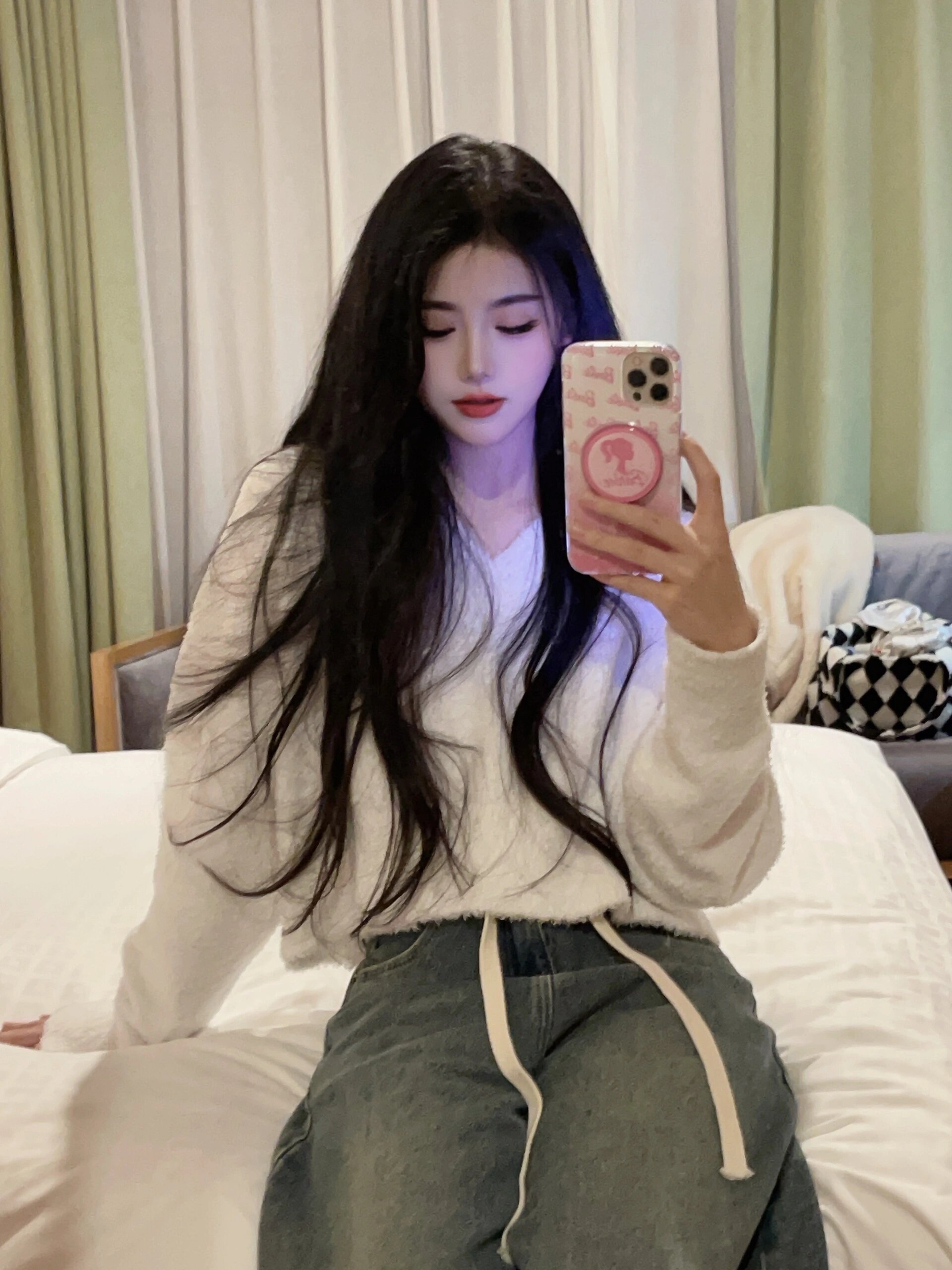 温柔，自己偶尔兼职，乖巧可爱