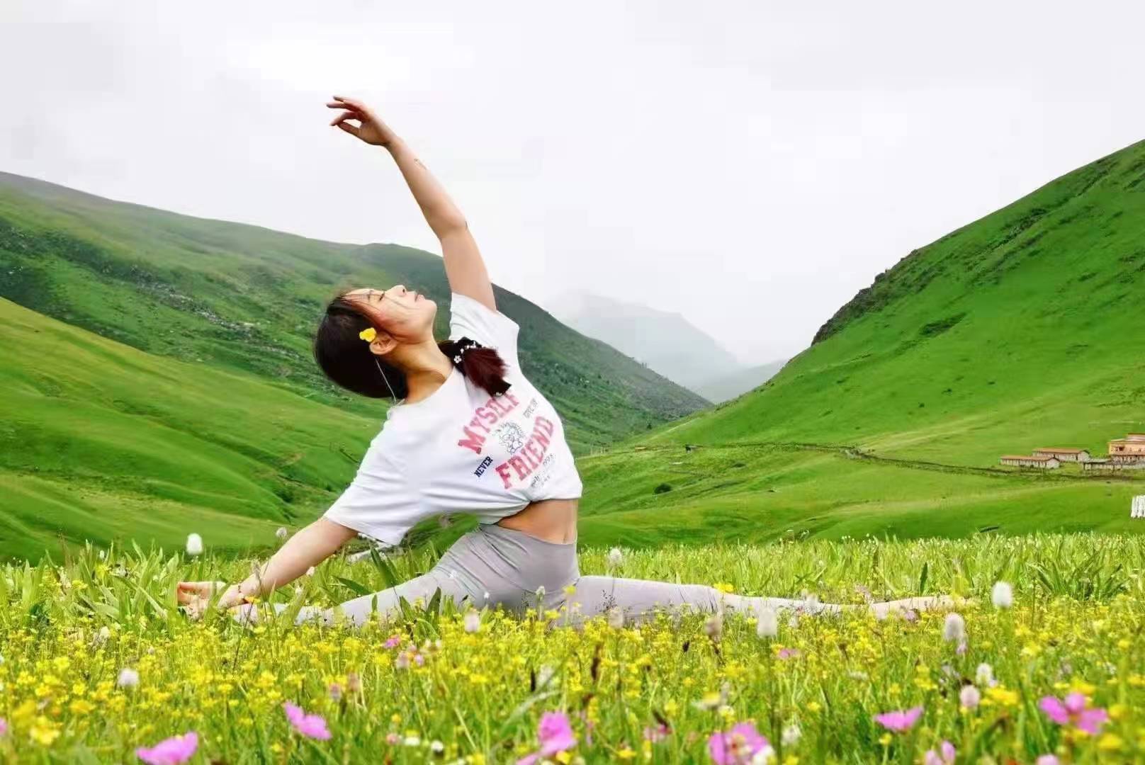 会一字马的兼职小姐姐