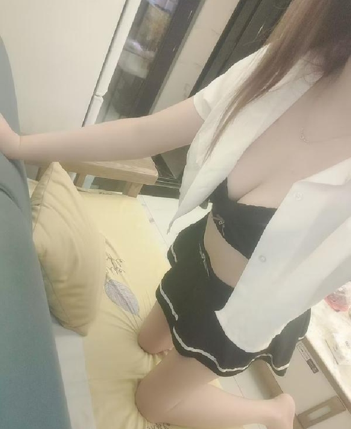 植村火辣丰满小少妇