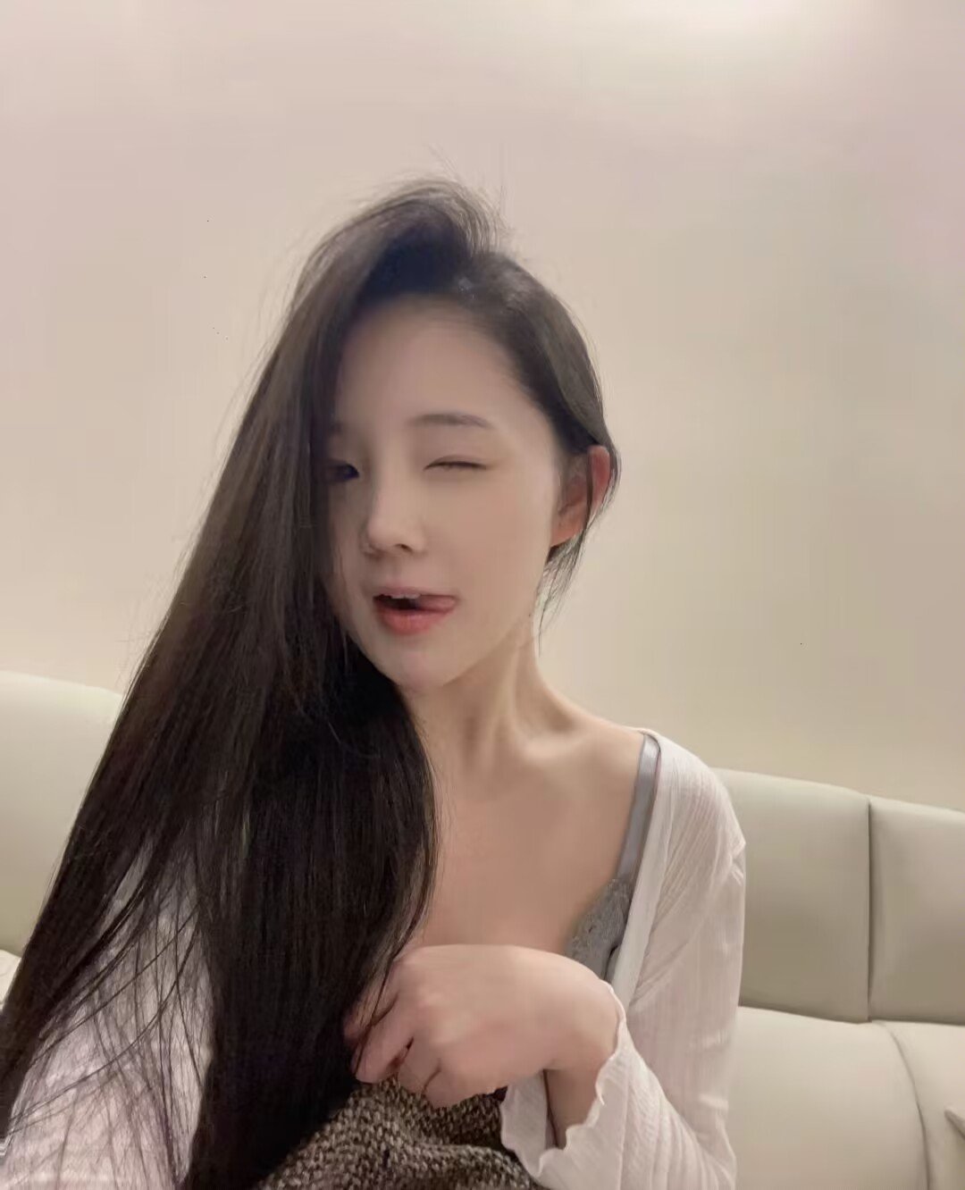 固戍性感嫩妹诗诗