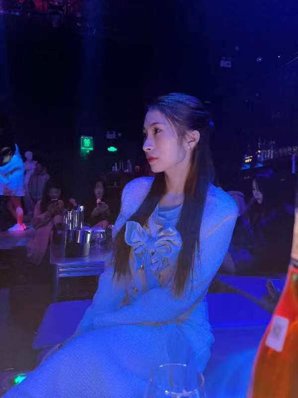 很有女友感的小姐姐