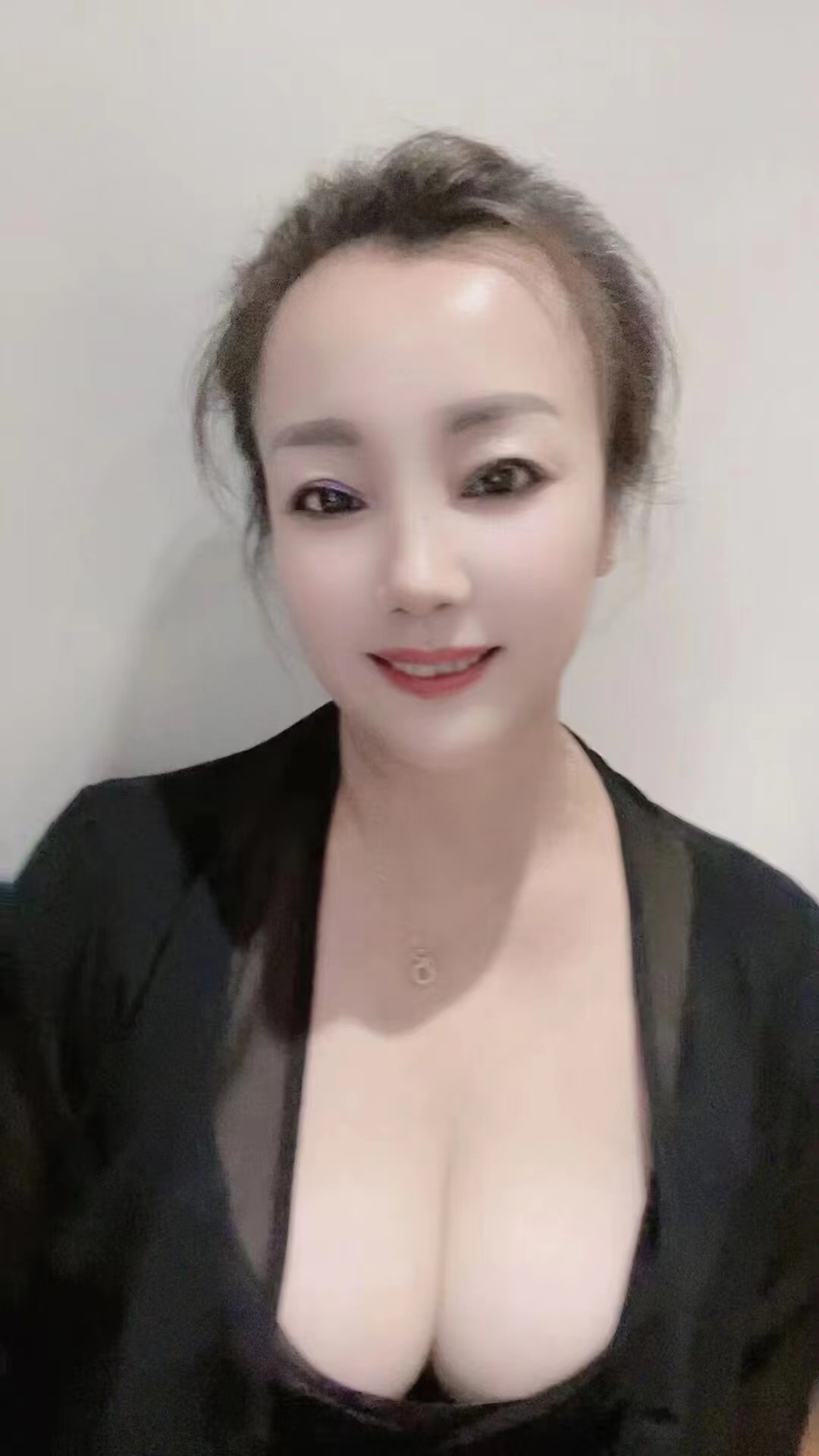 很适合卸货的少妇