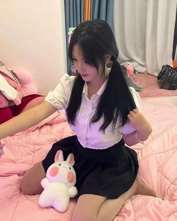 苗条漂亮的妹妹