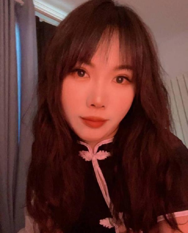 丰满翘臀服务系彤彤