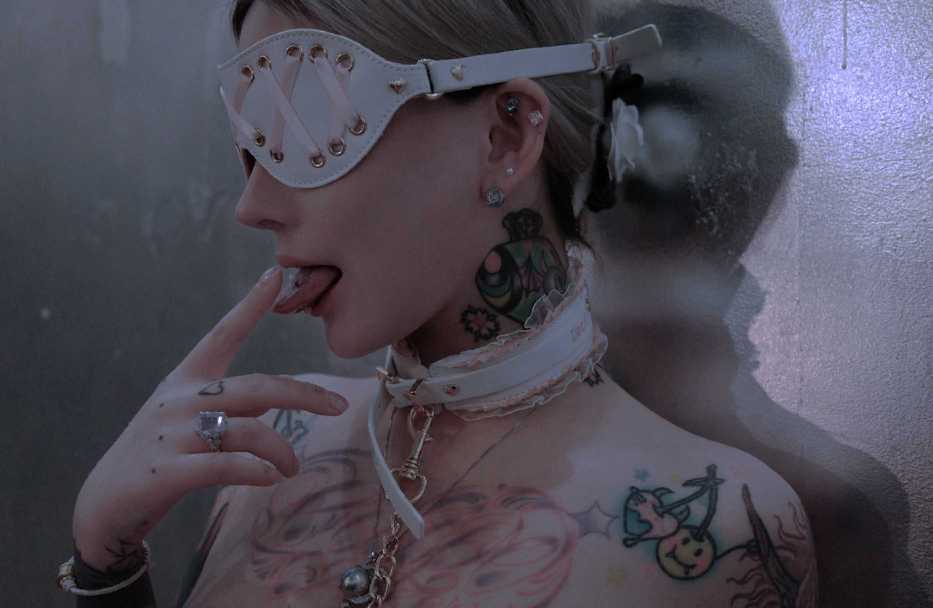 白虎舌钉纹身可sm调教的开放型选手