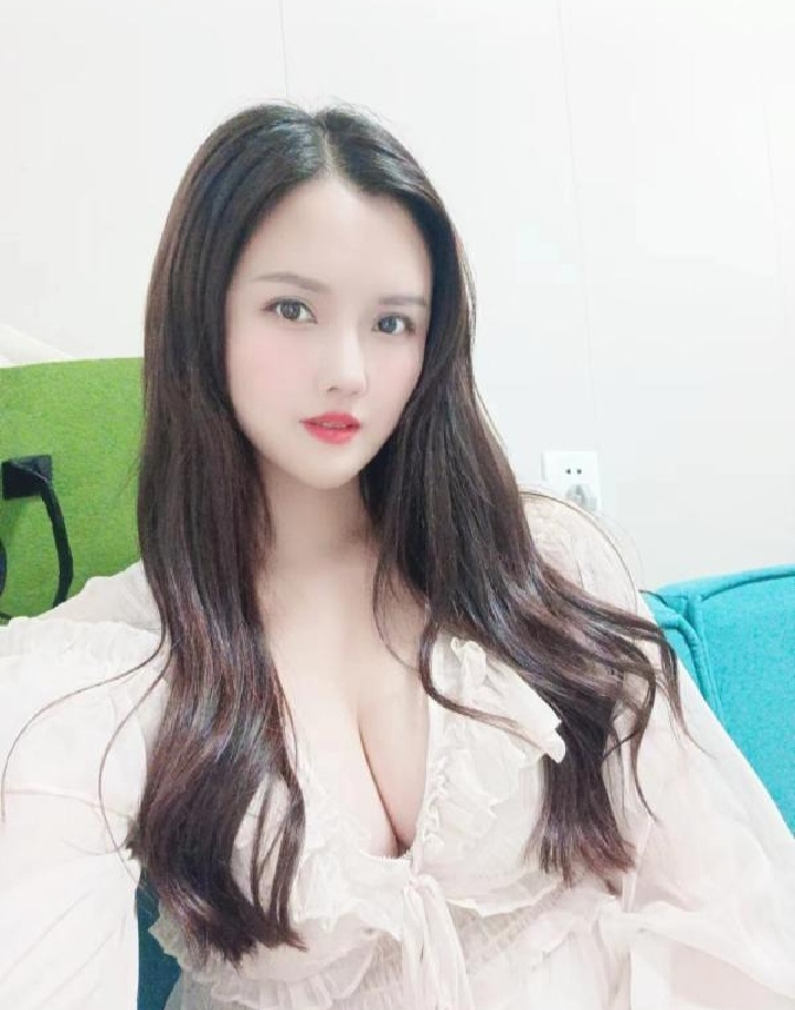 宝安甜美李一桐