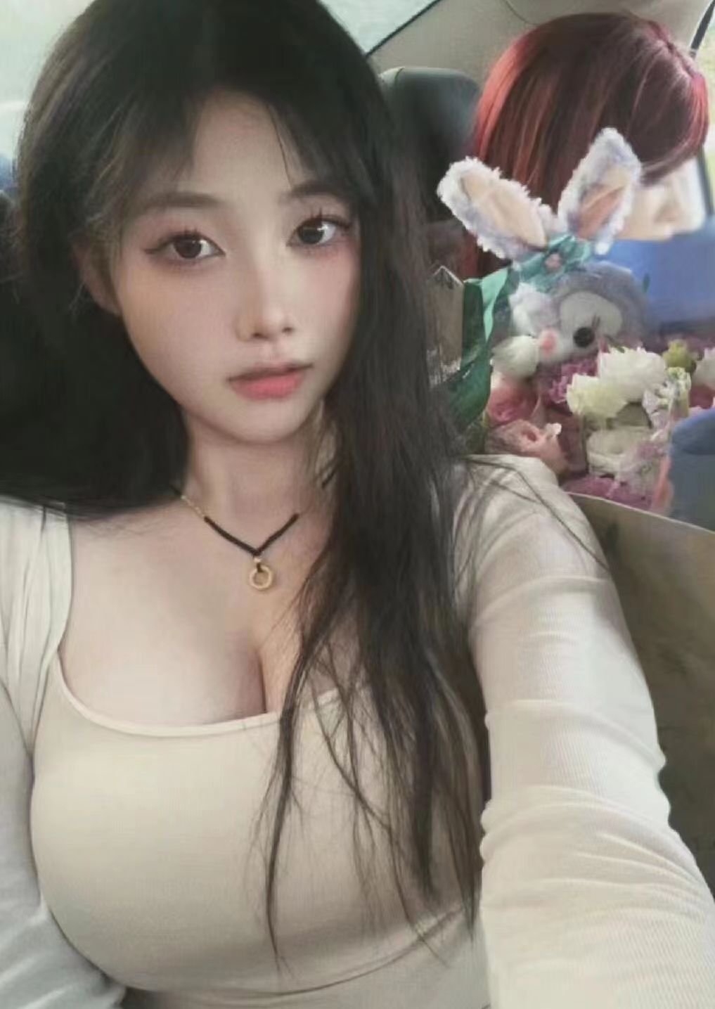 价格不贵的年轻妹子