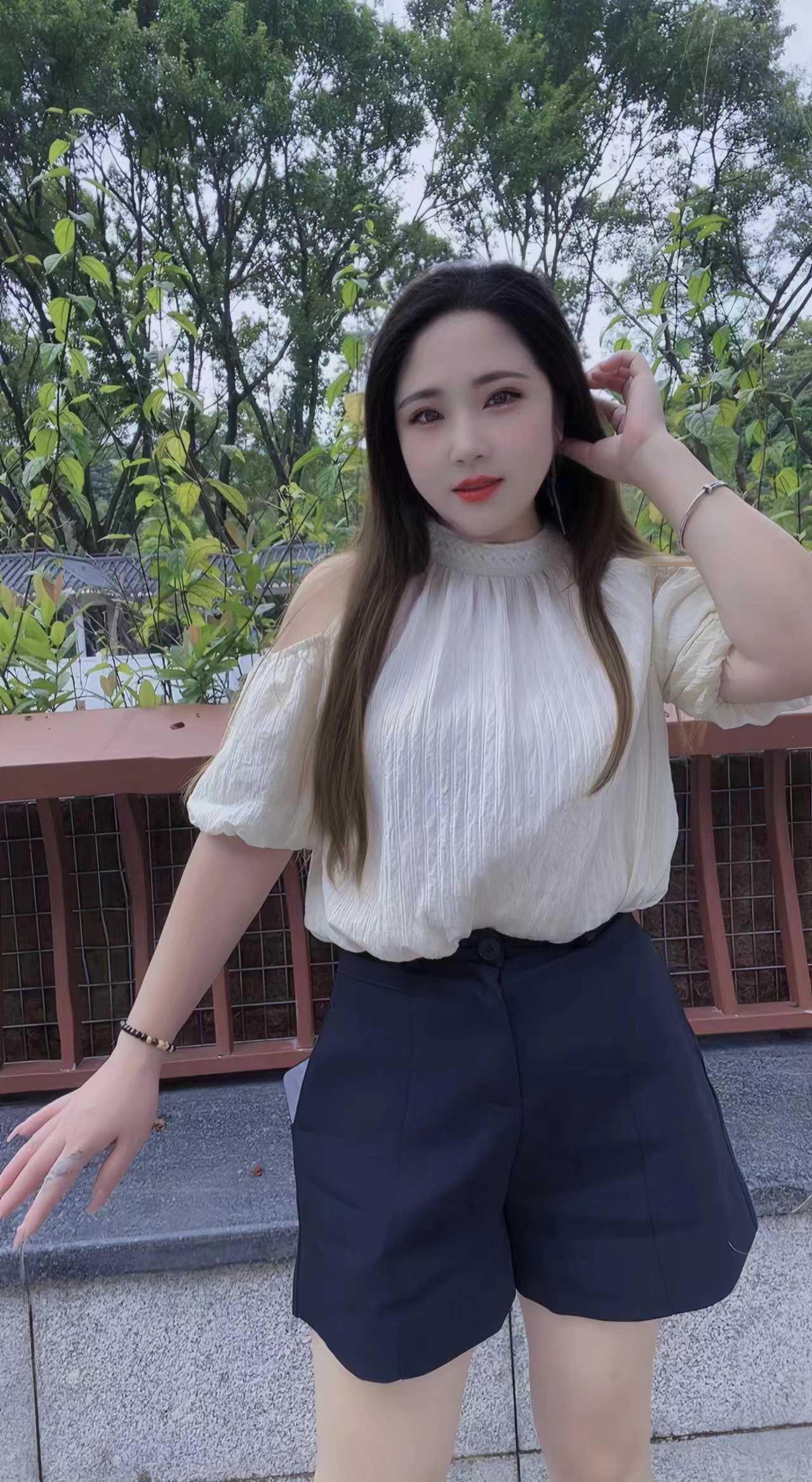 龙华清湖白皙光滑媚娘