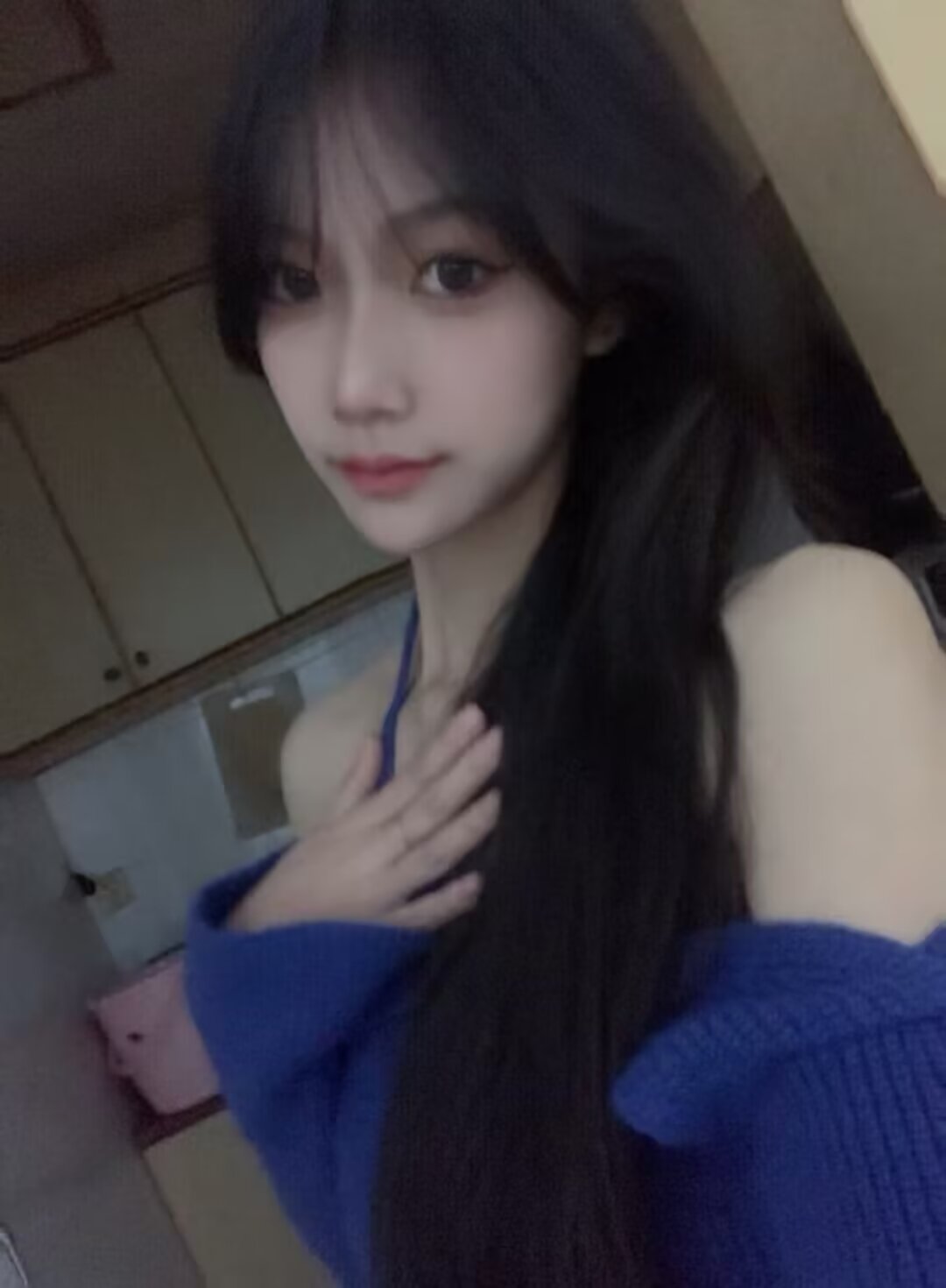 大长腿，胸大皮肤白