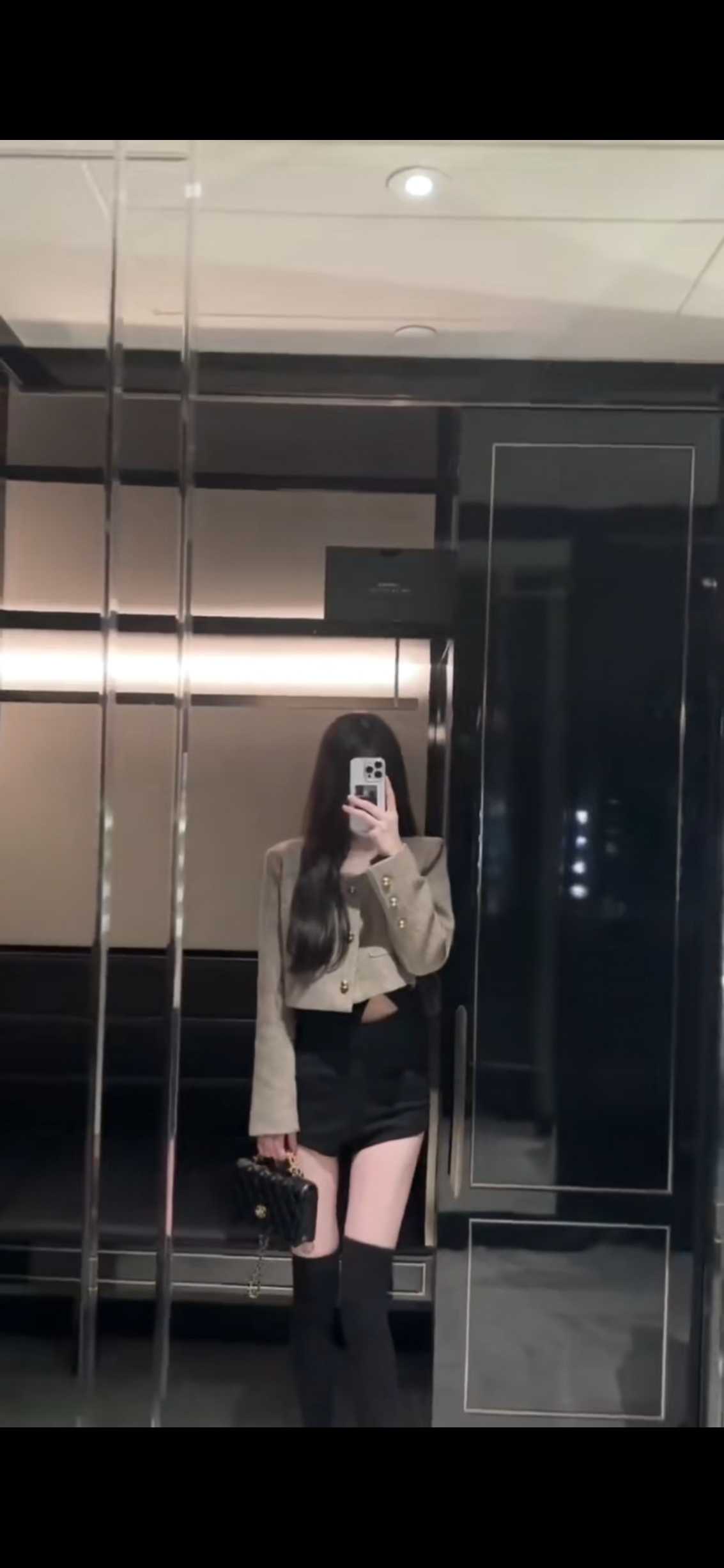 妹子自己偶尔兼职