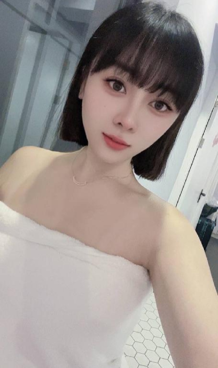 普陀风Sao短发大奶艾琳