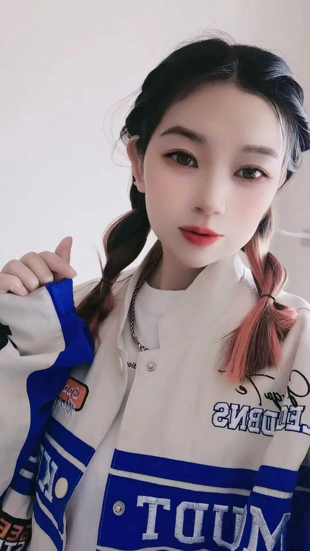 个人兼职，姐妹多都会介绍，3到4张就别太挑剔了。