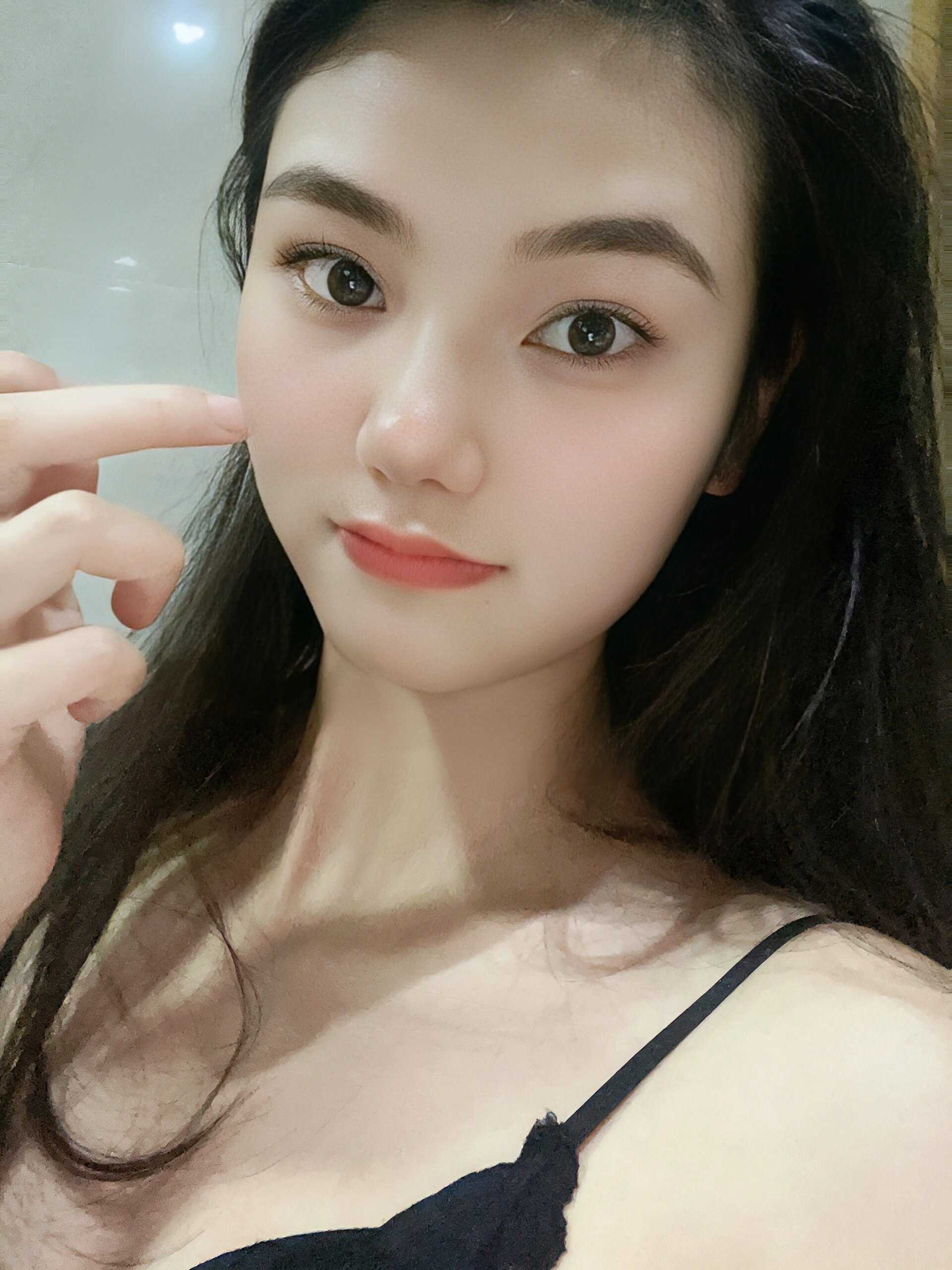 朋友给的一个兼职肉感美女总算约上一次，带感大胸