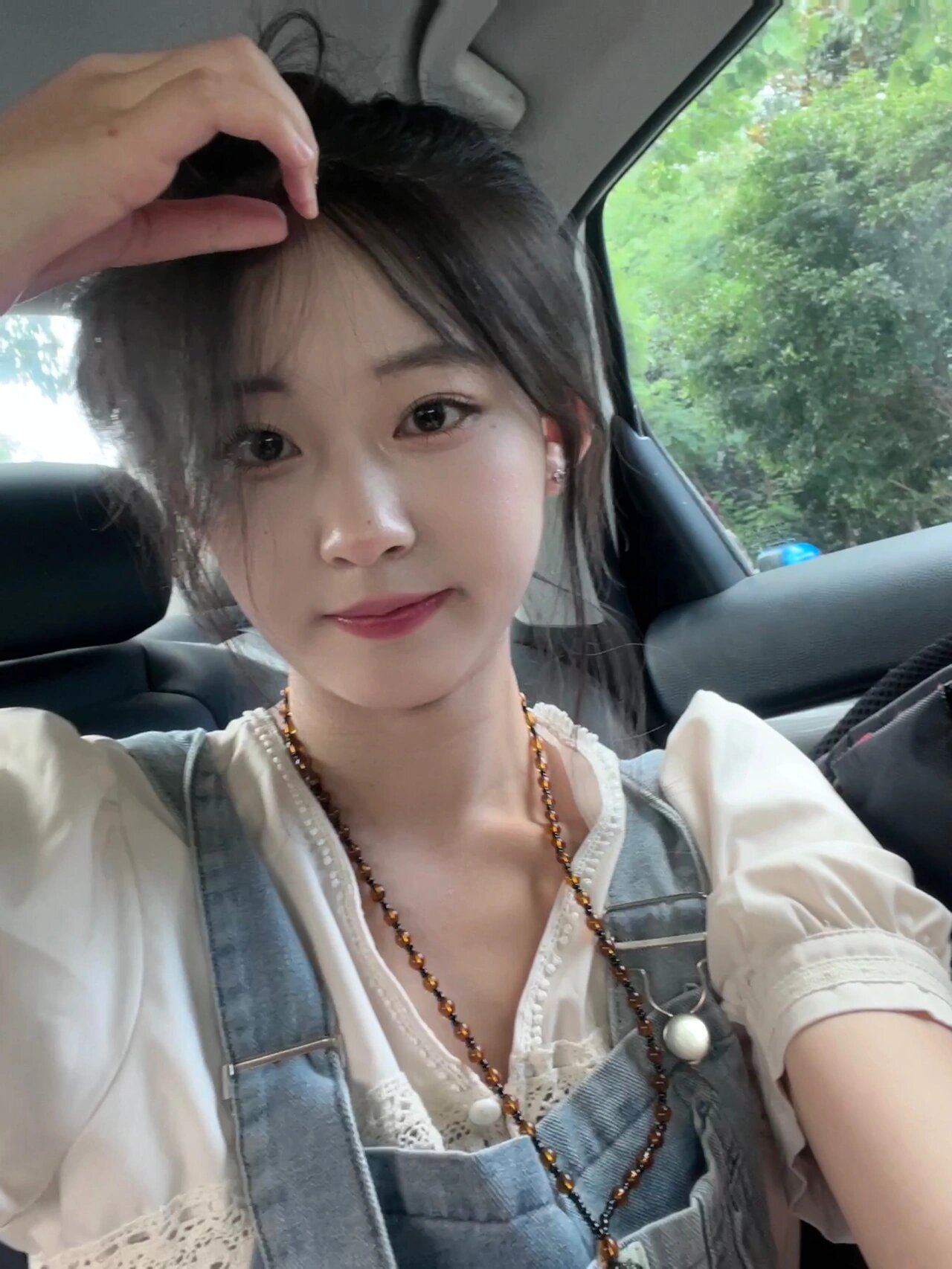 清纯学生首次兼职，还有奶味体香，可she吻