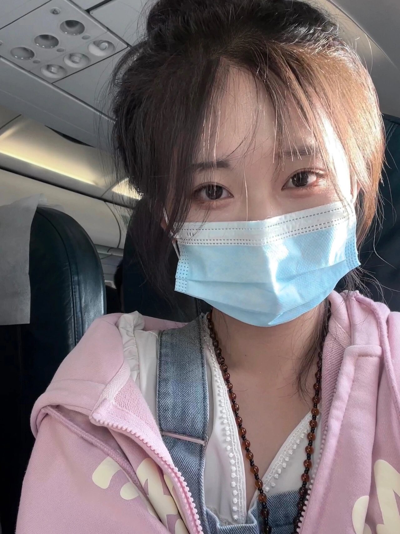 清纯学生首次兼职，还有奶味体香，可she吻