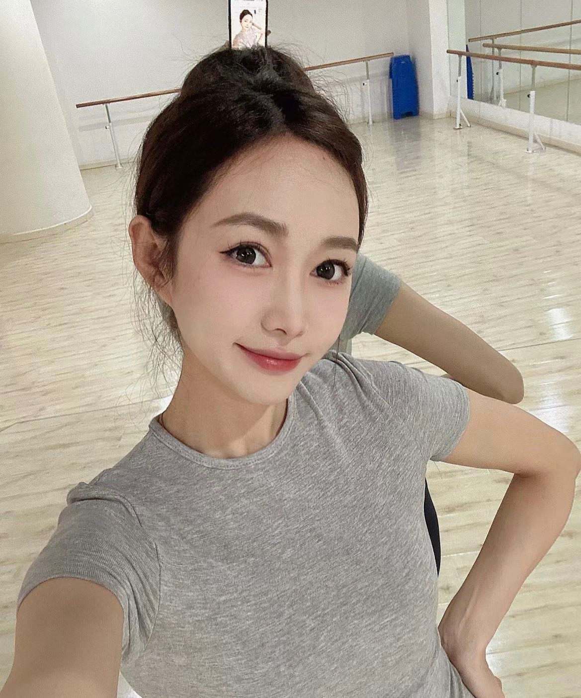 瑜伽老师刚下海不久