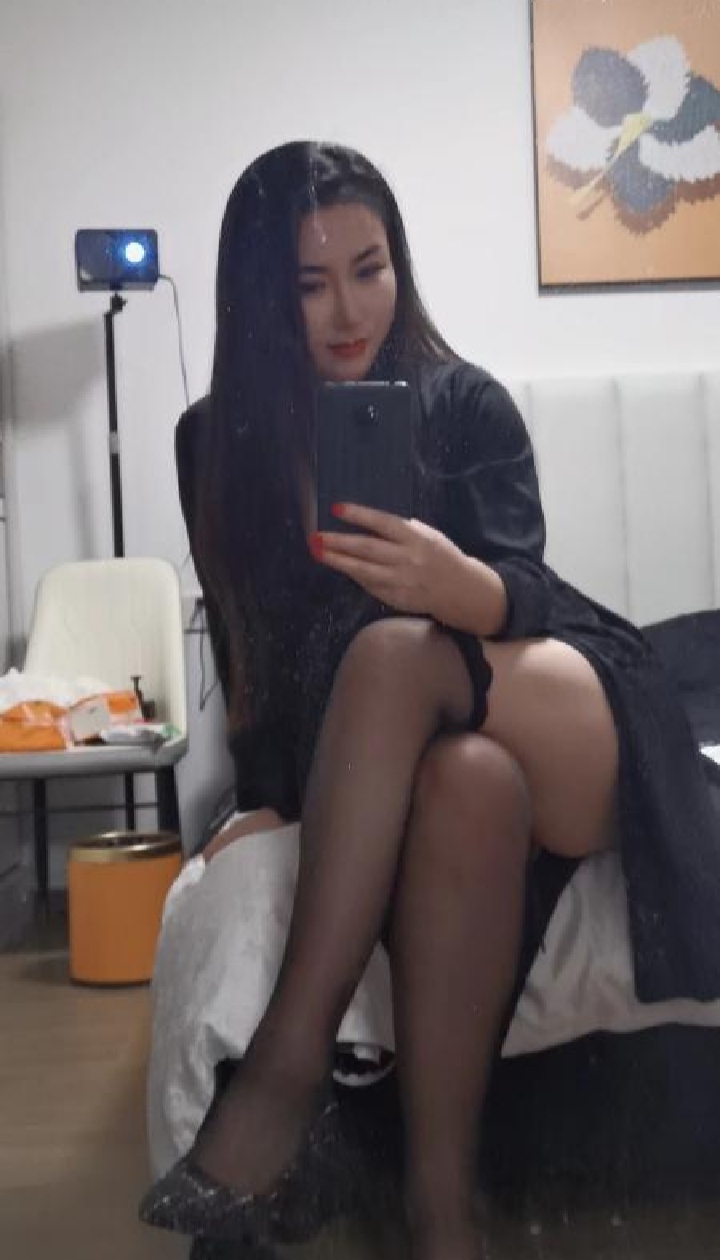 宝山丰满长腿御姐