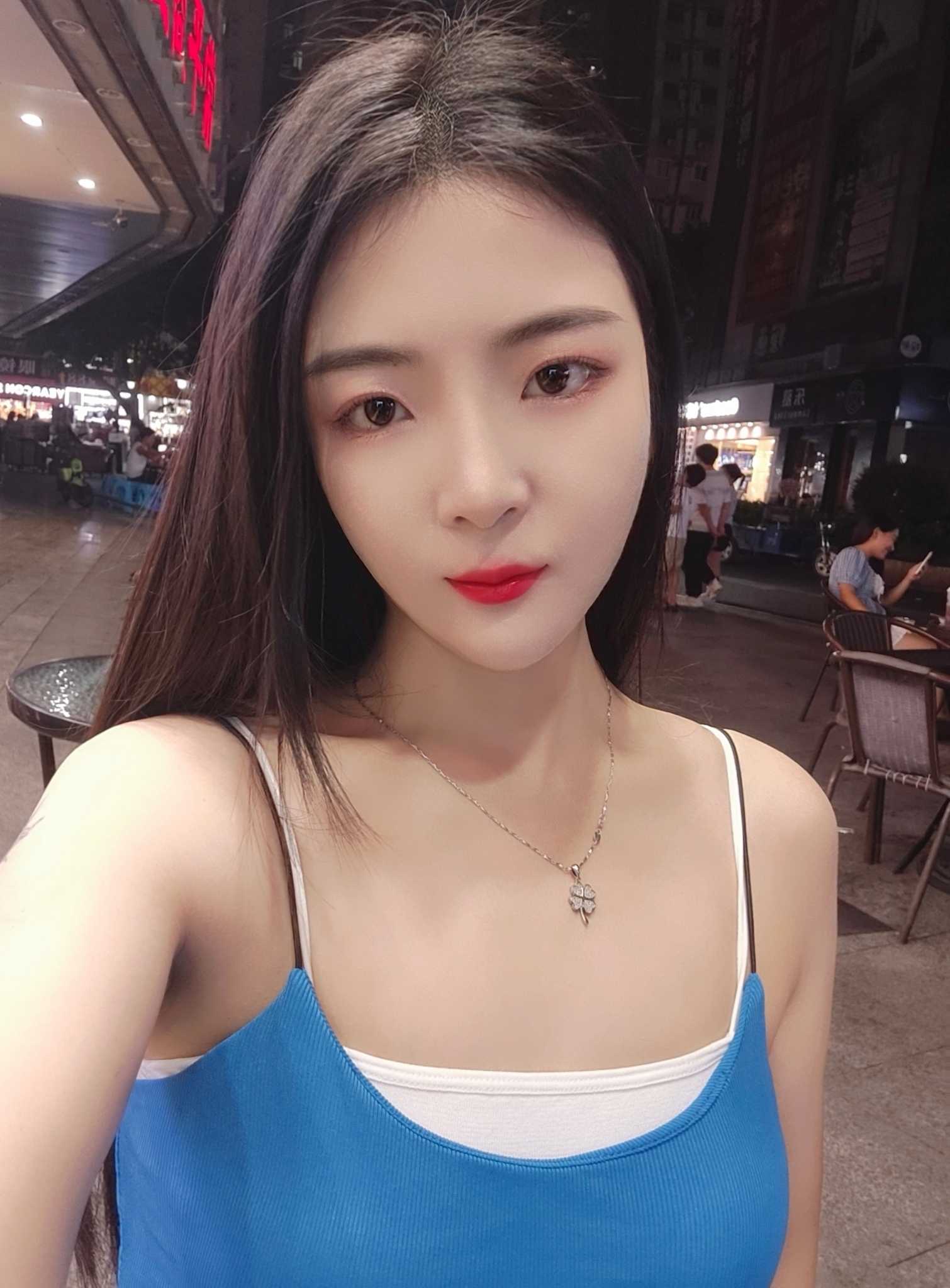 偶尔兼职的小姐姐
