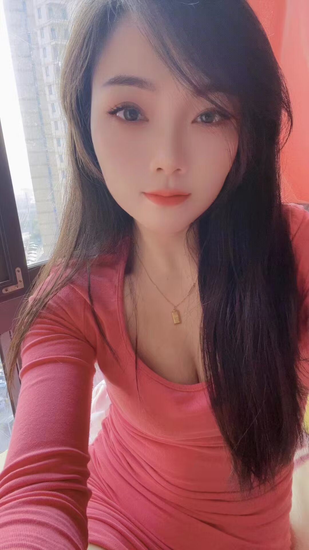 女人味十足的丝袜少妇