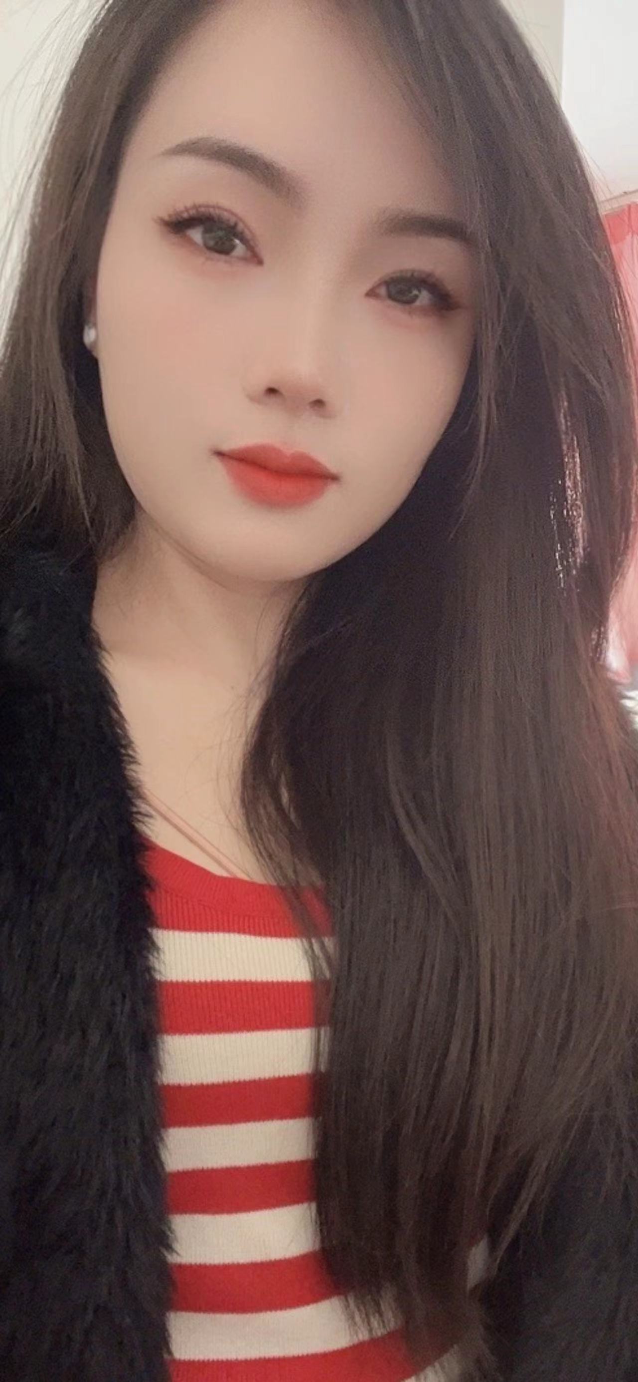 女人味十足的丝袜少妇