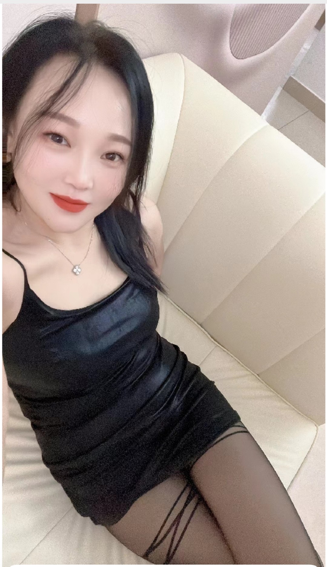 可双飞的小少妇