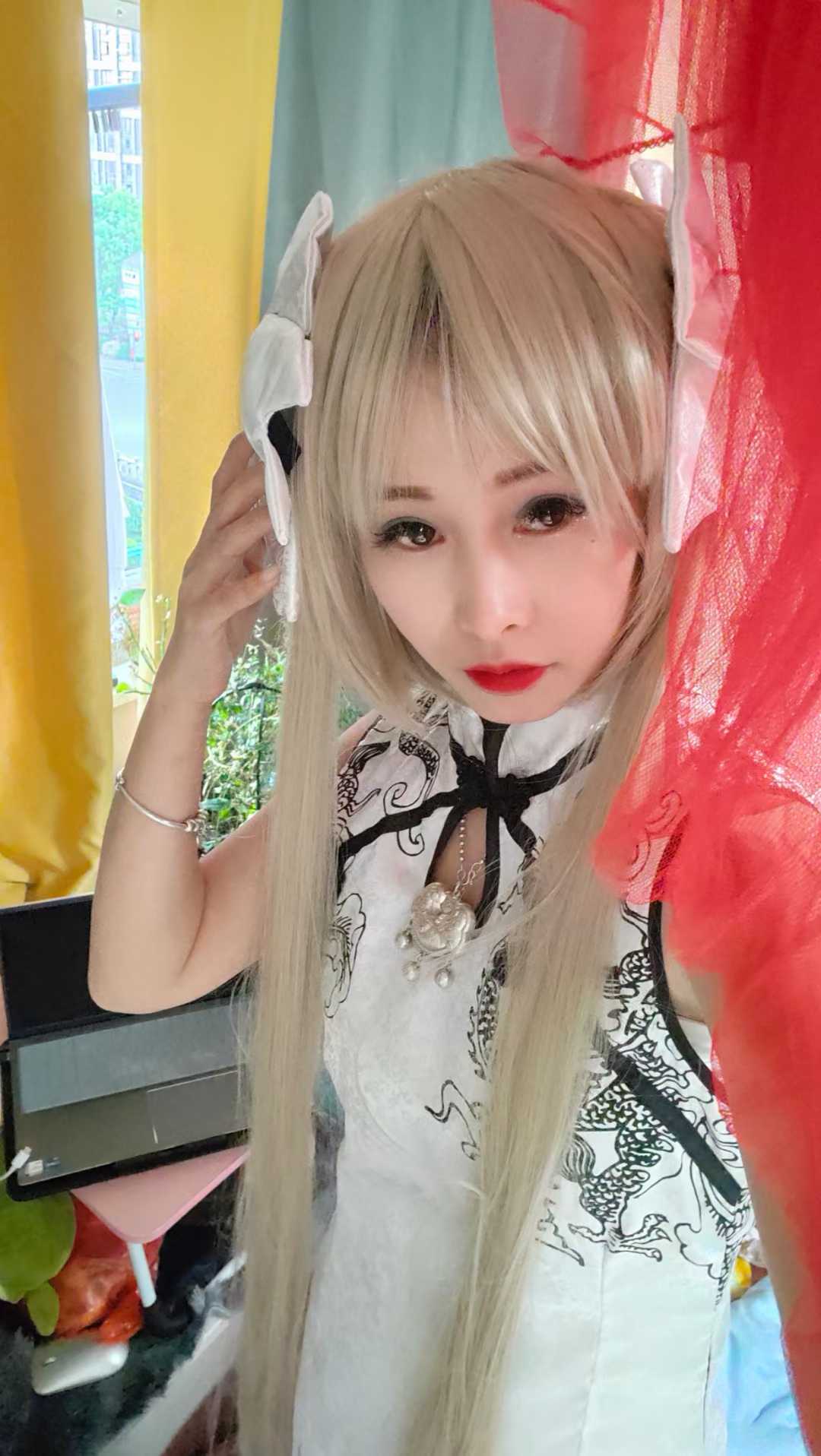 之前去过几次，一个做cos的小姐姐，他家衣服贼多。