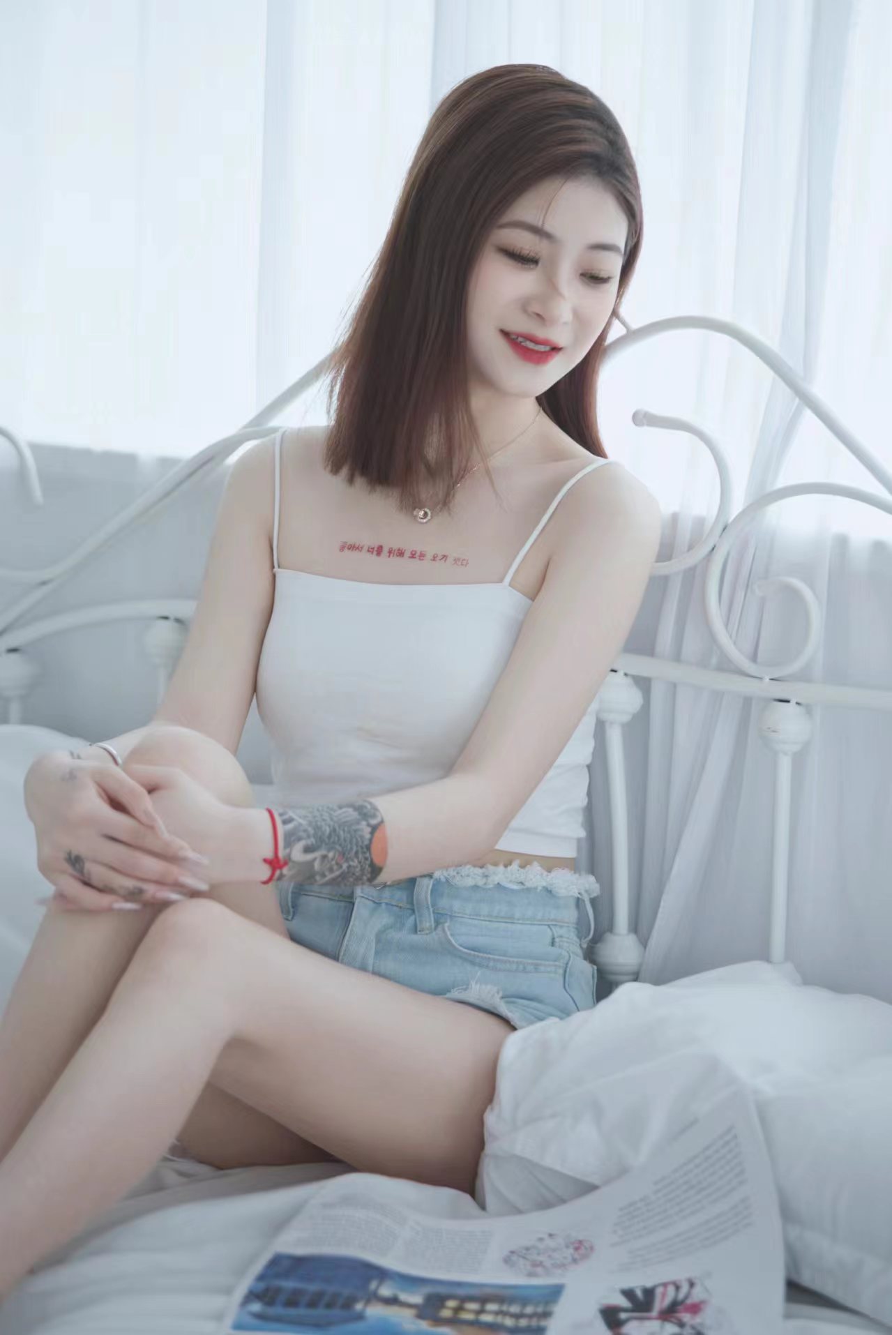 00后兼职清纯嫩妹水多多，鲍鱼粉嫩，可上门