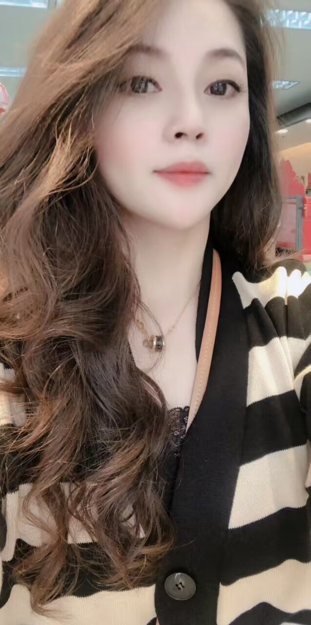 滨湖大奶妹子