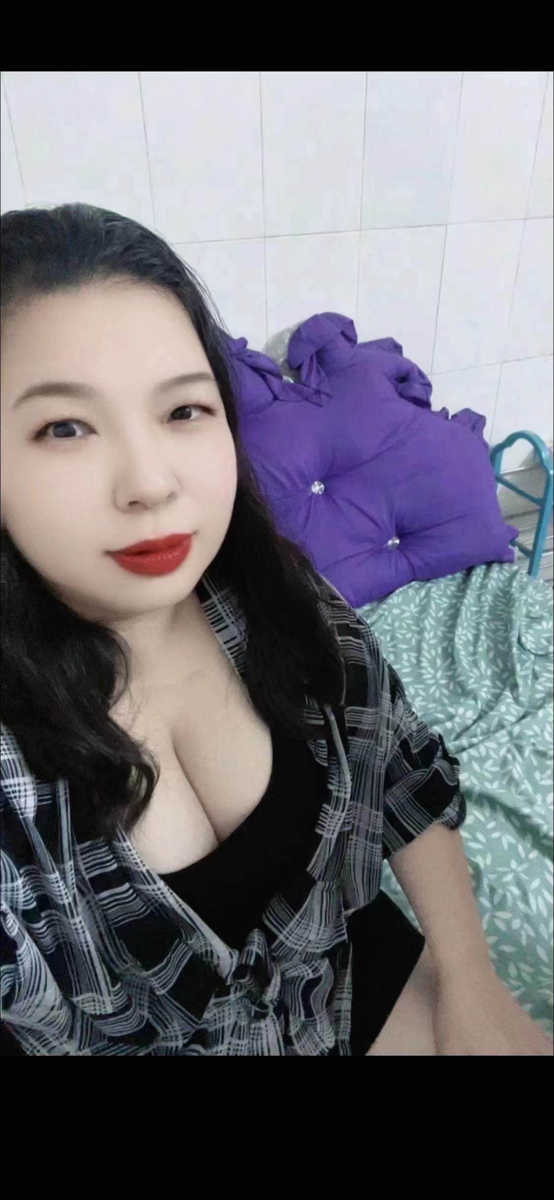 葛村路服务型圆润姐姐