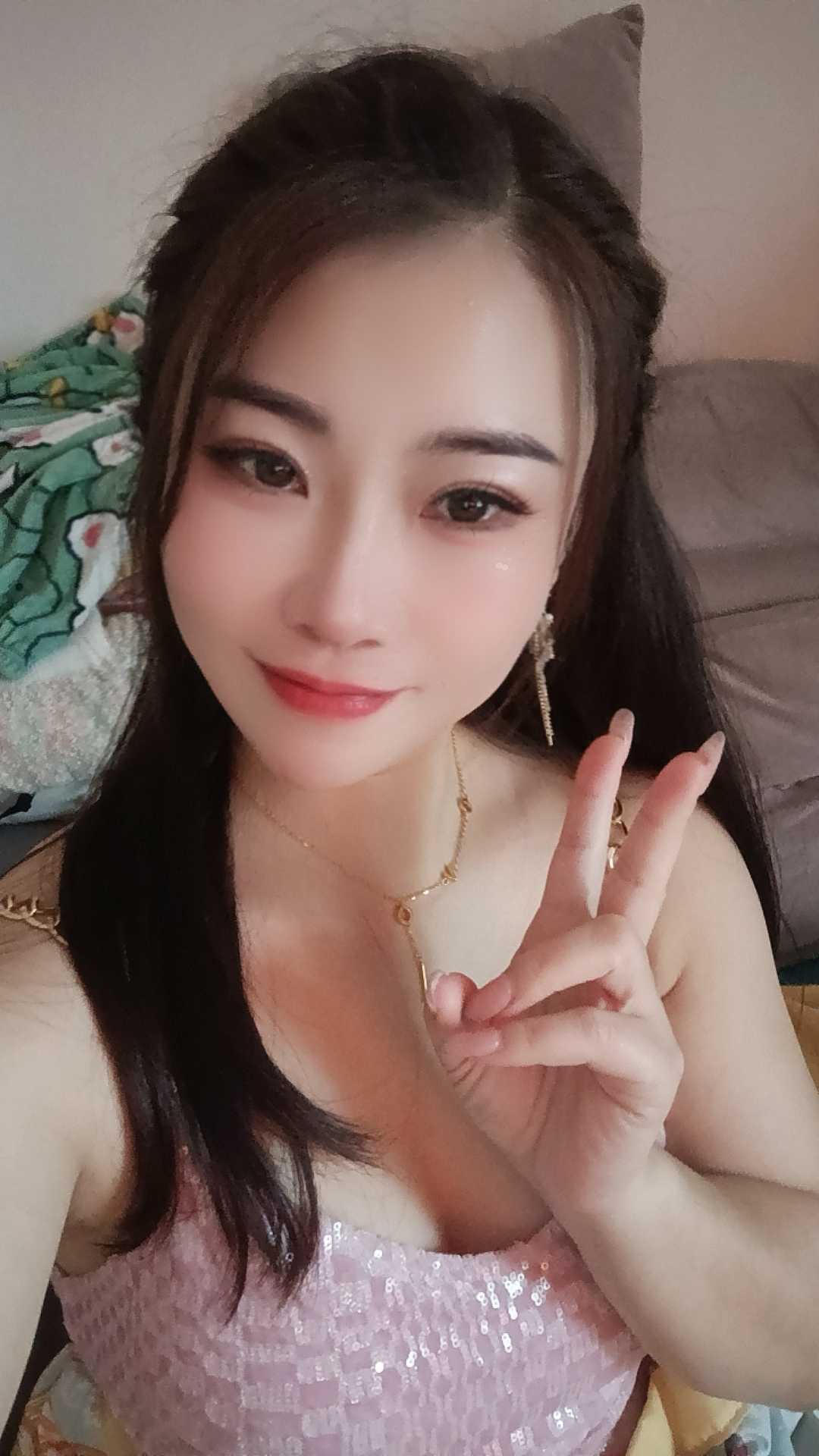 精品妹妹 she~吻大胸妹