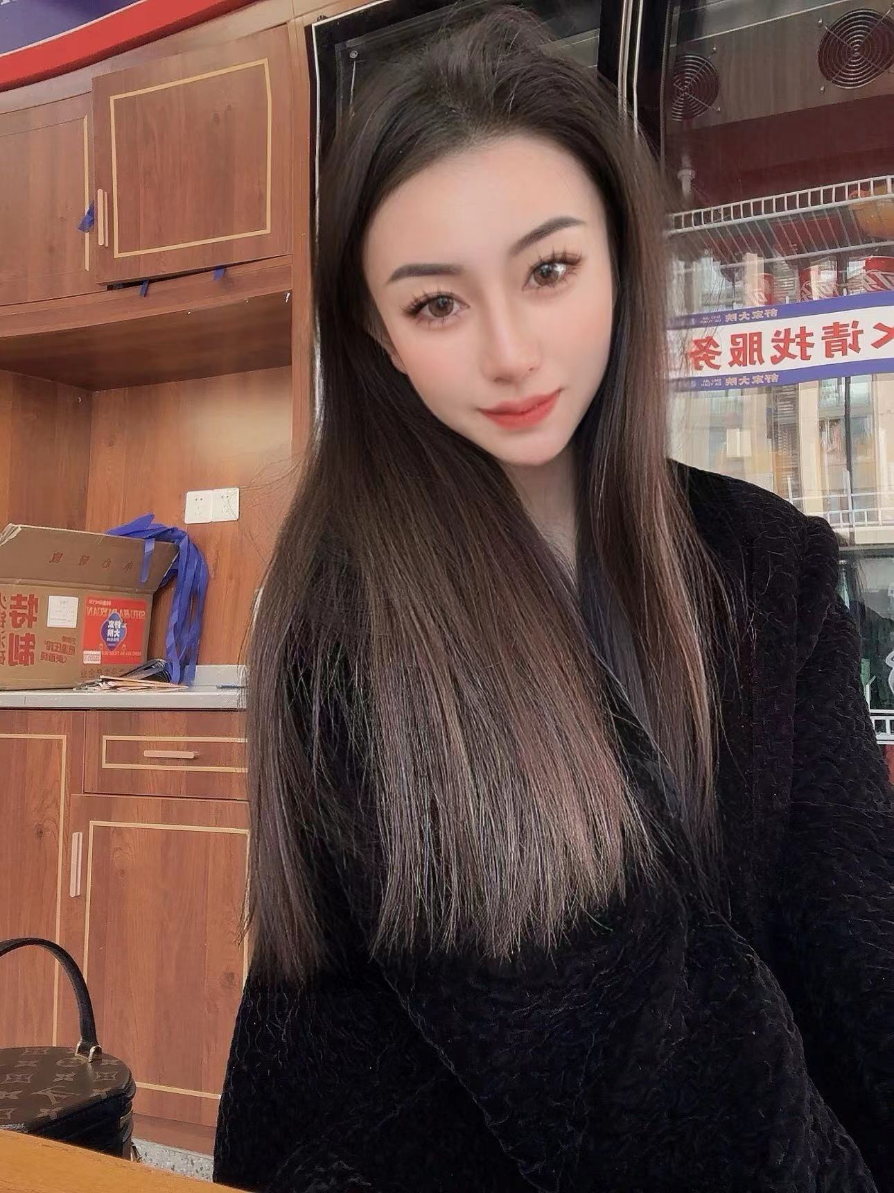 可以外卖也可以提供地方的小姐姐