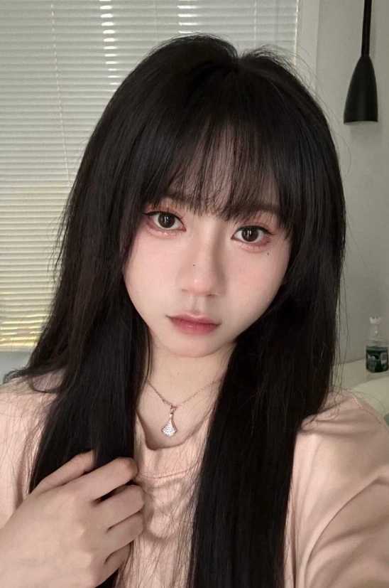 妹子挺漂亮的 性感