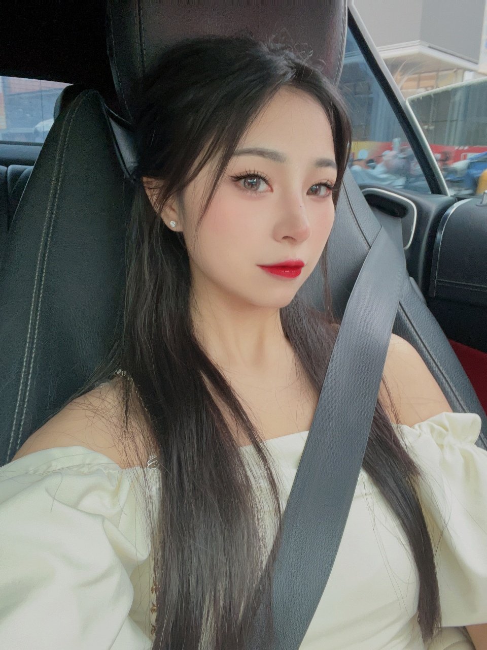 天河华师地铁站小姐姐